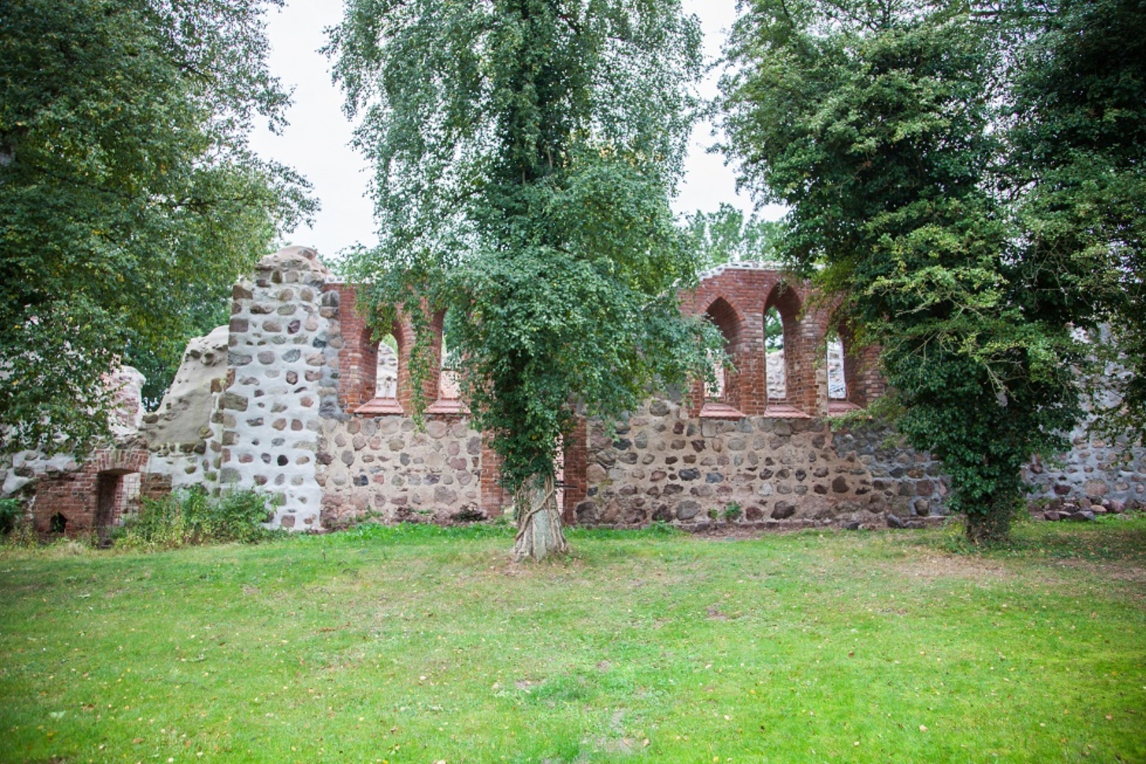 Ansicht Kirchruine Satow © Frank Burger