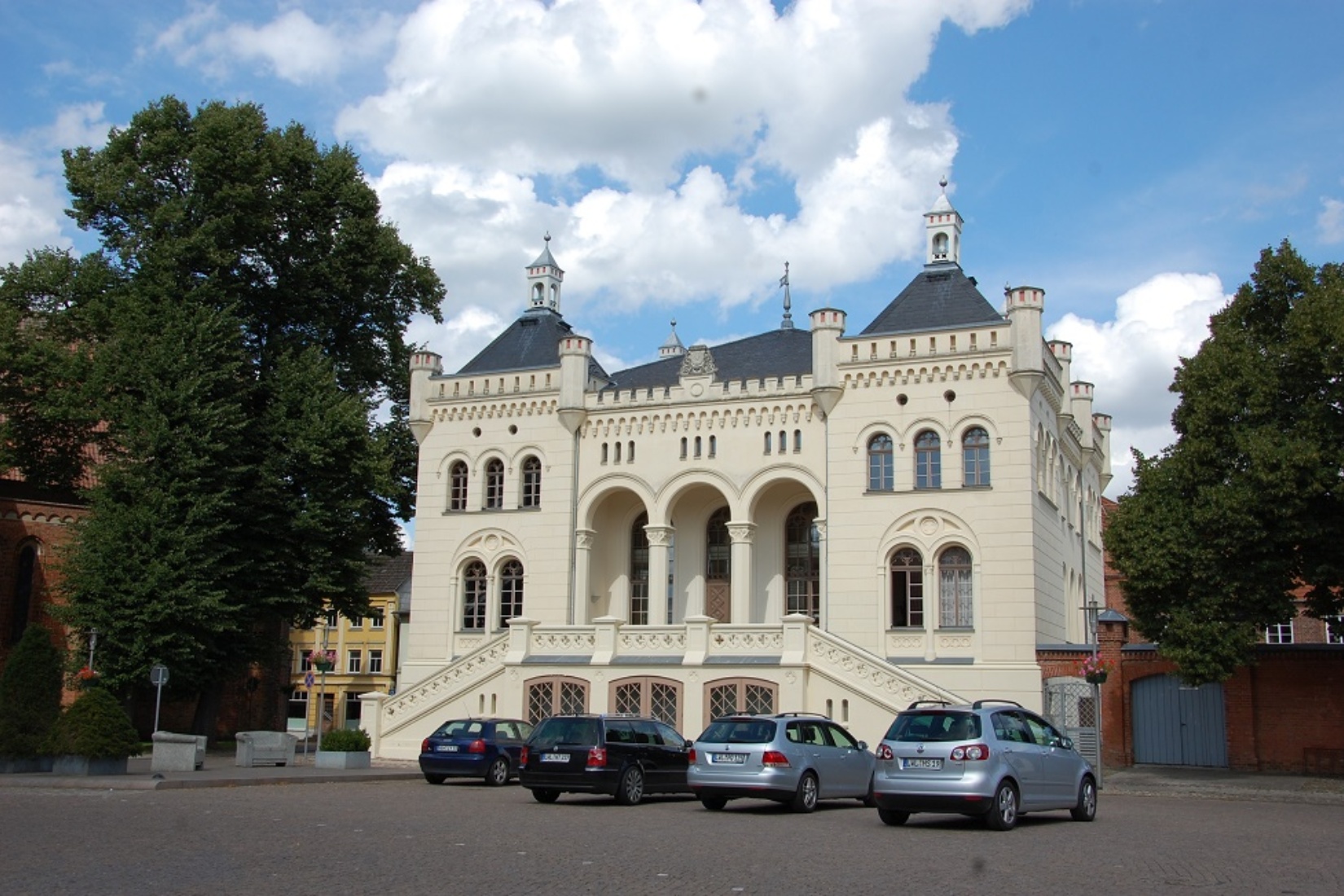 Das Wittenburger Rathaus erinnert eher an ein Märchenschloss als an einen Verwaltungssitz. Gabriele Skorupski