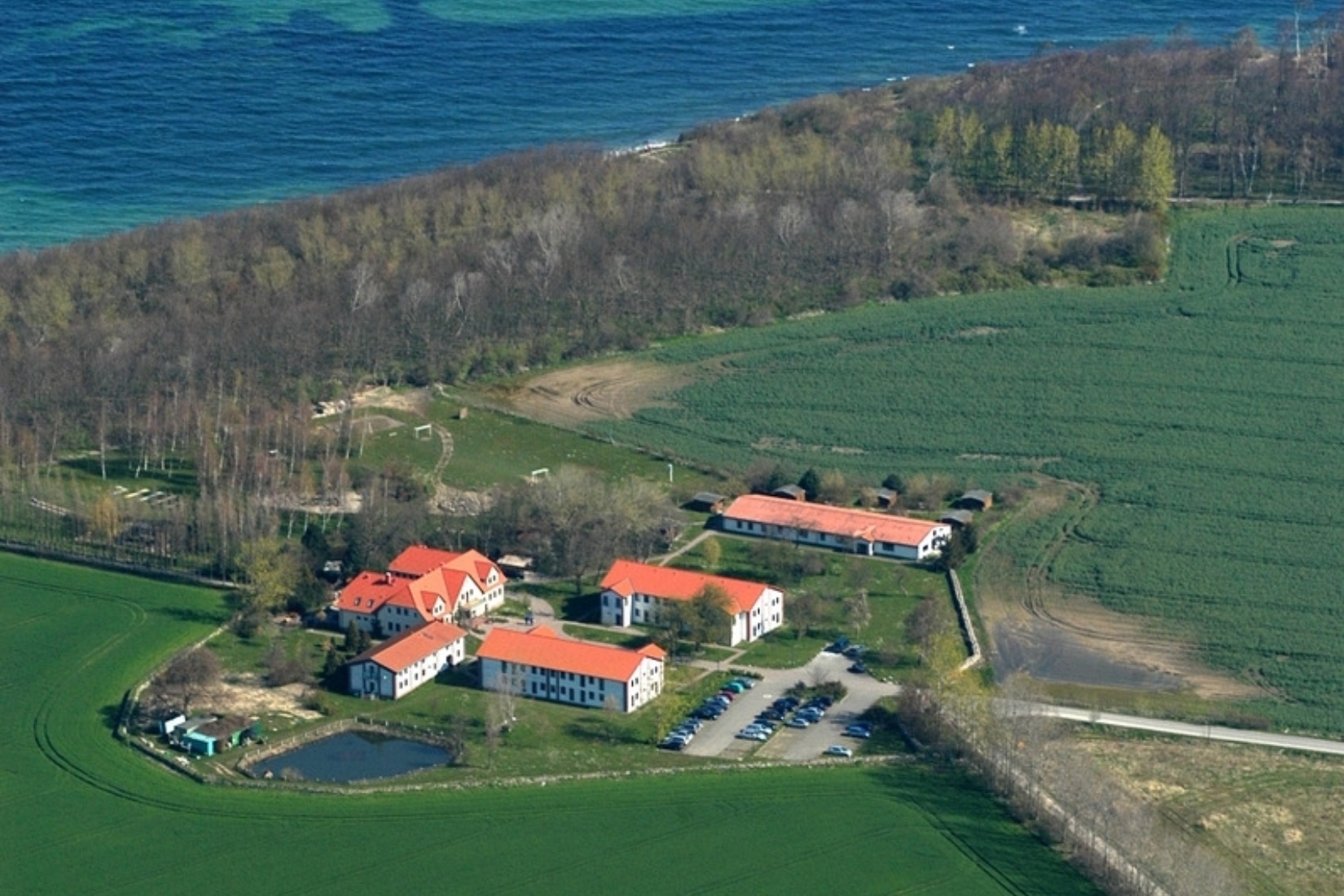 Luftbild auf das Hotel Ostseeland © Hotel Ostseeland