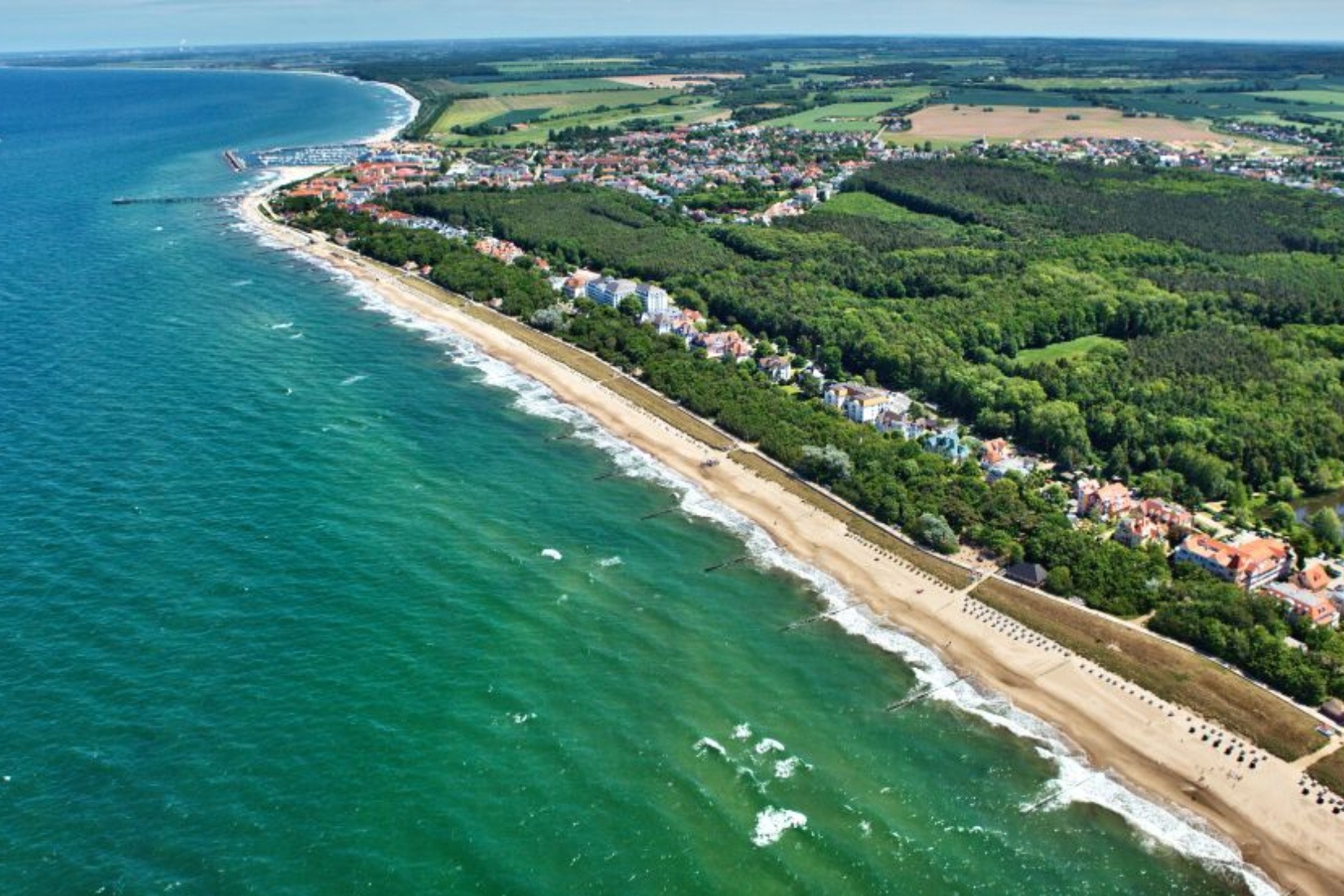 Kühlungsborn und seine idealen Surfreviere aus der Luft © Touristik-Service-Kühlungsborn GmbH