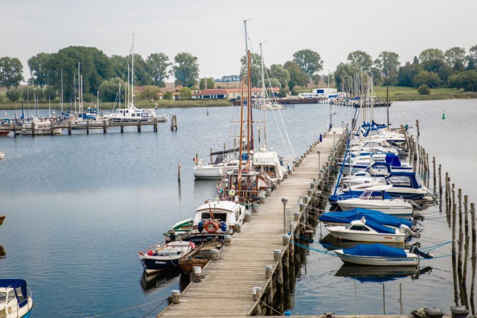 Hafen im Hauptort Kirchdorf © Liene Photografie Nadine Sorgenfried