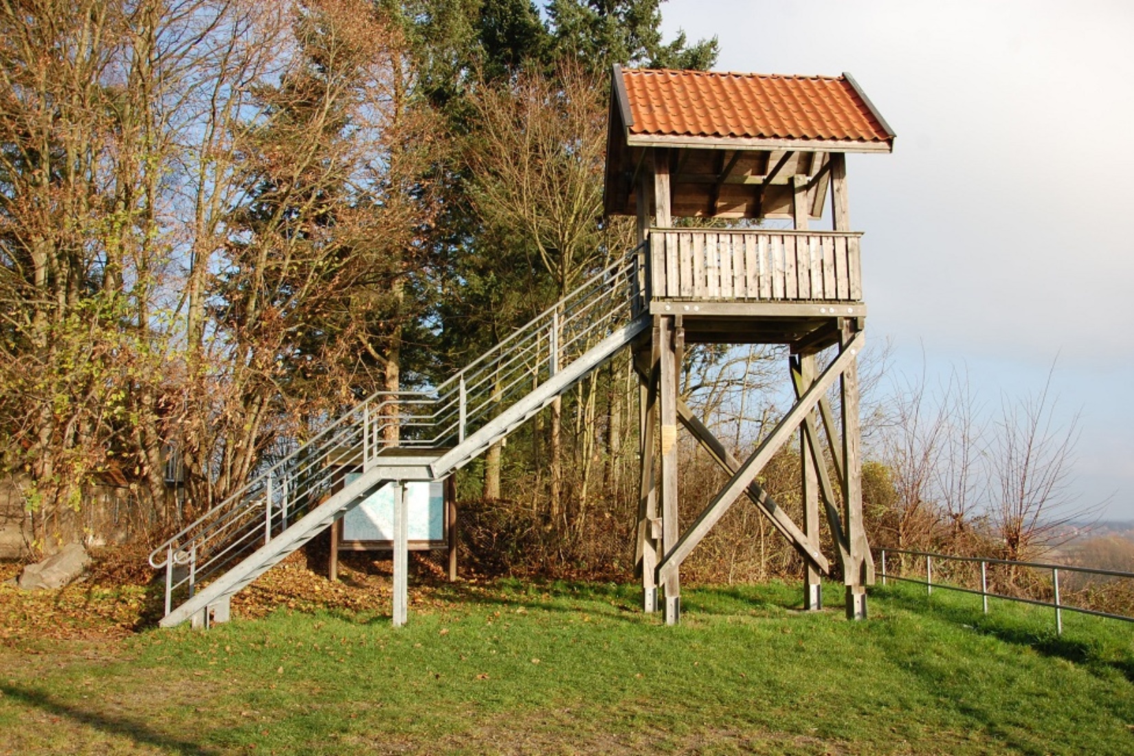 Der Aussichtsturm Elwkieker liegt auf dem Elbberg. Gabriele Skorupski