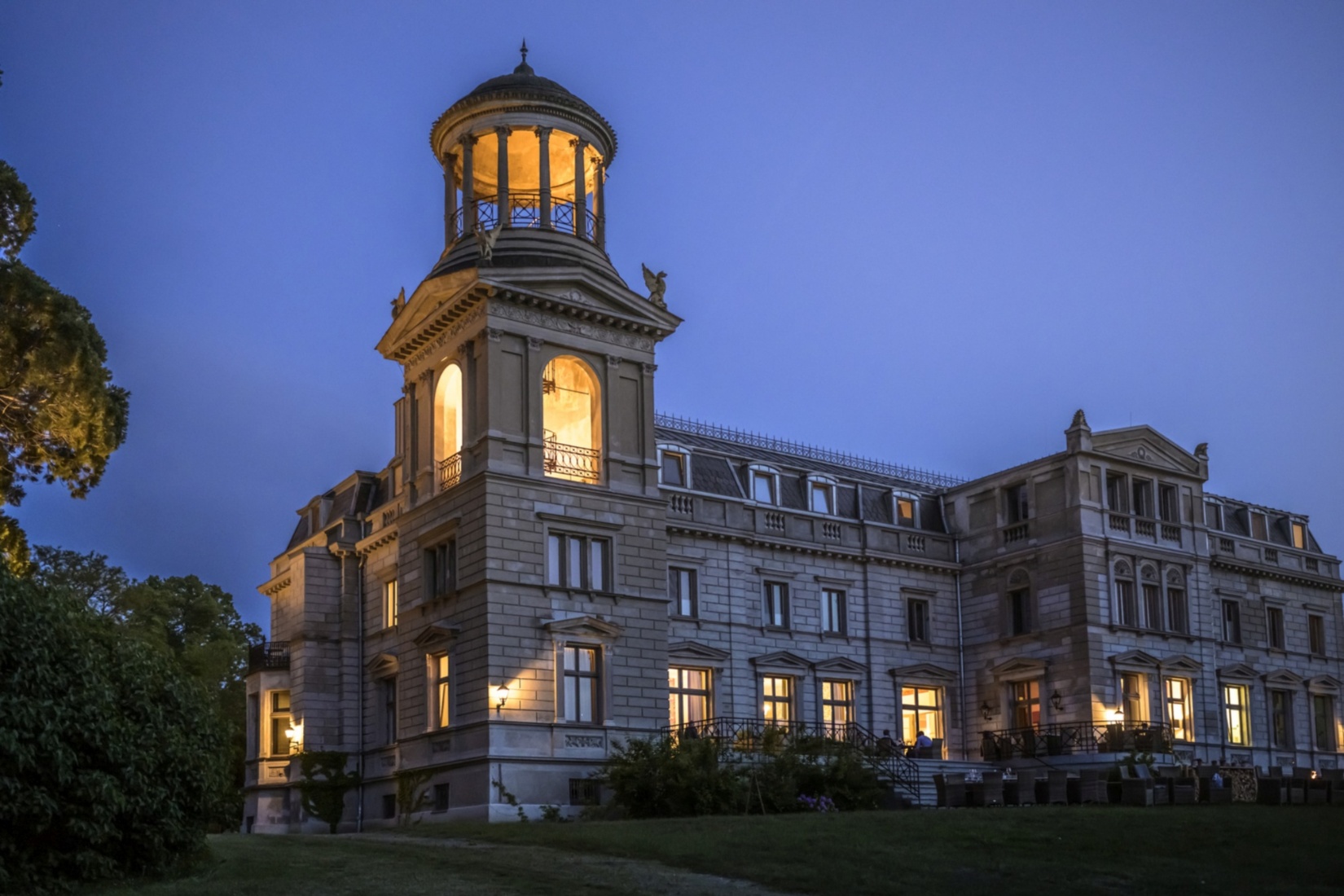 Schloss Kaarz in der blauen Stunde Schloss Kaarz / Stefan von Stengel