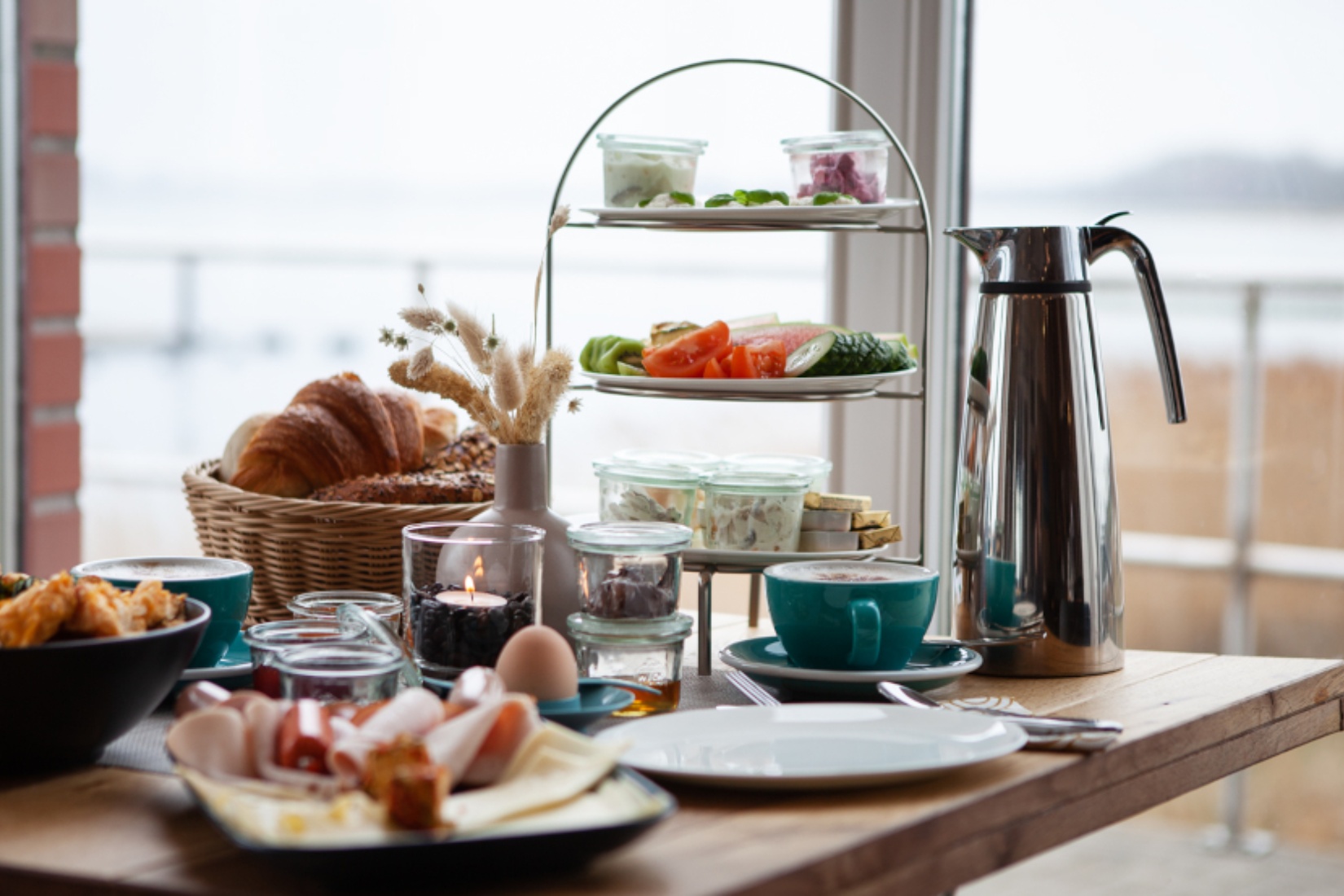 Frühstückstisch im Bades Huk Marina Café © Bades Huk Ferienresort