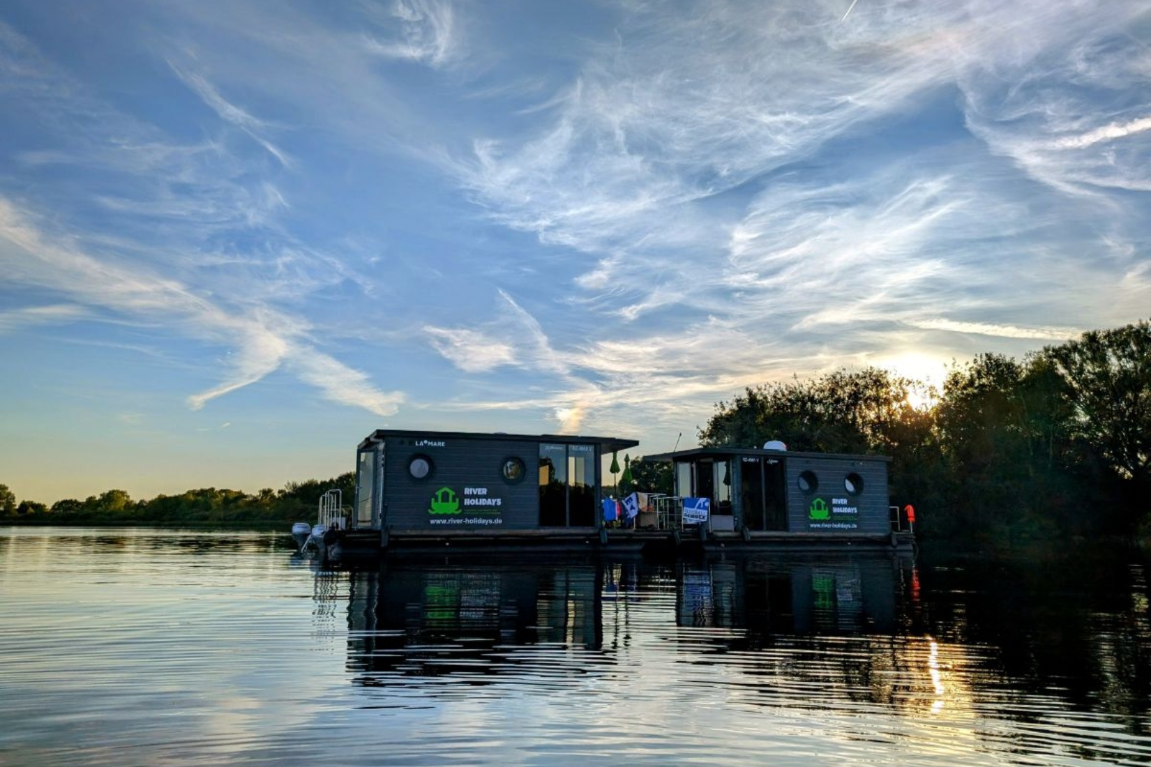 Fahrende Apartments auf dem Wasser River Holidays