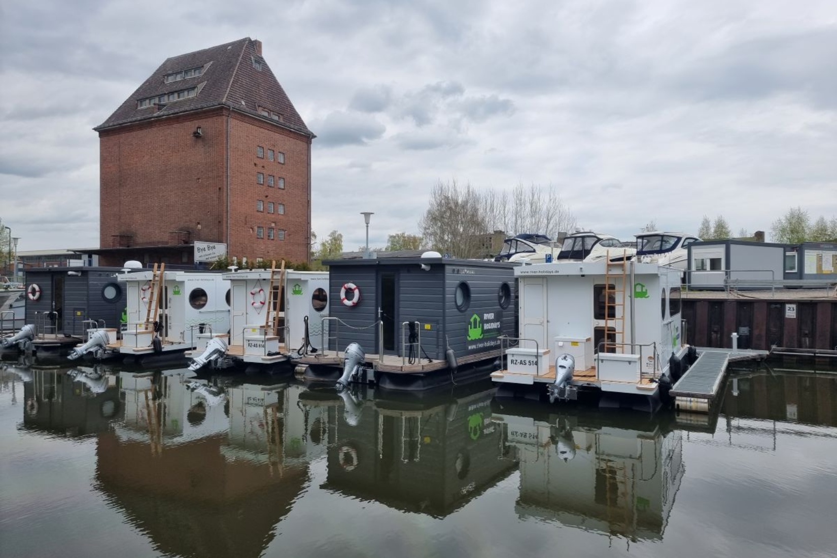 River Holidays - Hafen Am Speicher River Holidays