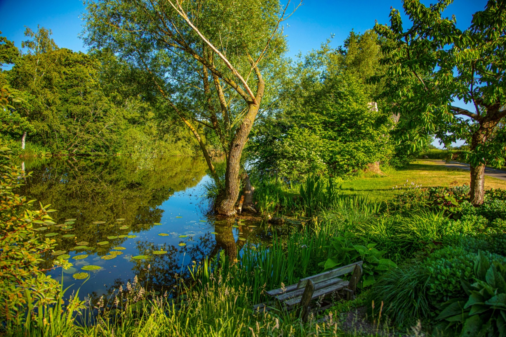 Wie einladend: Gemütliche Sitzecke im Park © Herrenhaus Brookhusen, T.Paulus