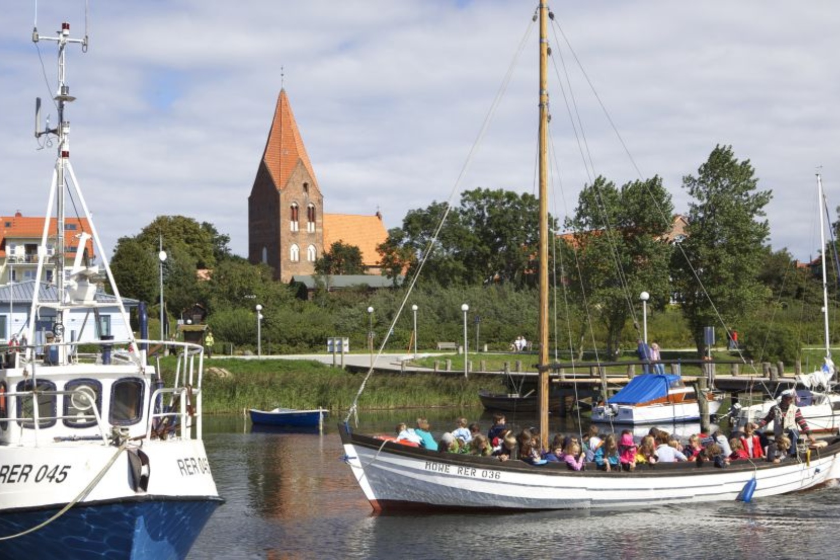 Blick vom Hafen auf die Reriker Kirche © Kurverwaltung Ostseebad Rerik