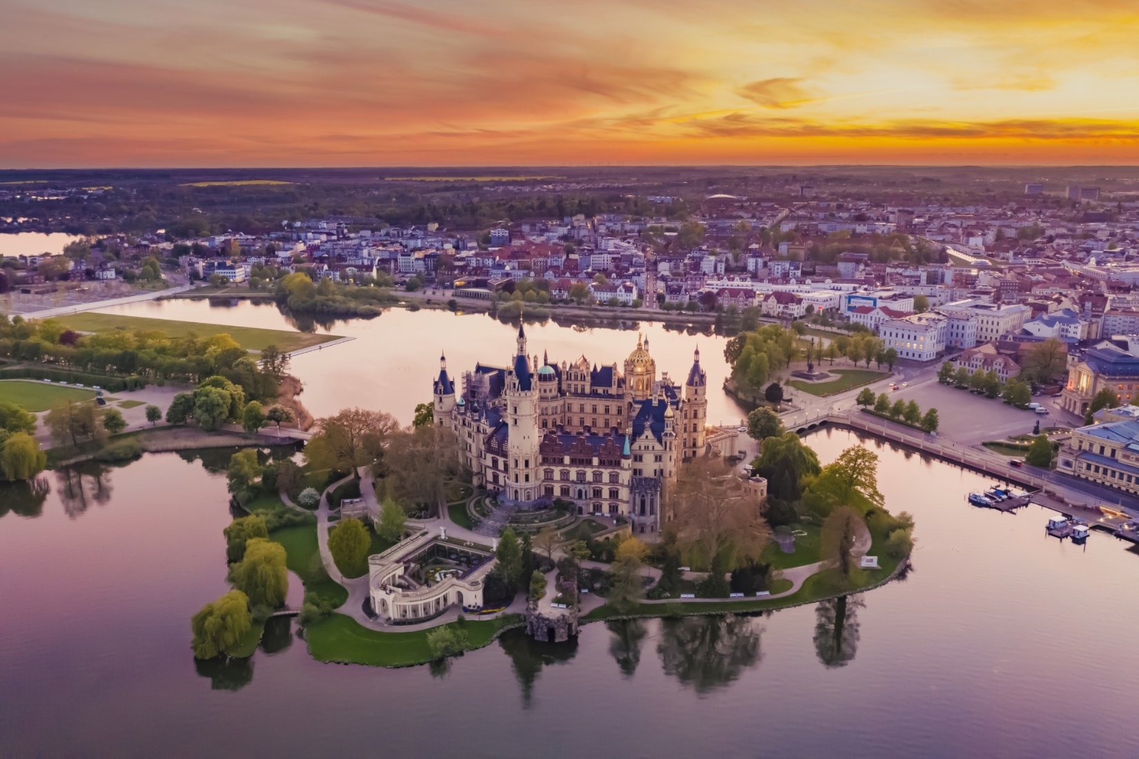 Der Schlossgarten Schwerin lädt zu einem Spaziergang ein © SSGK MV / Timm Allrich