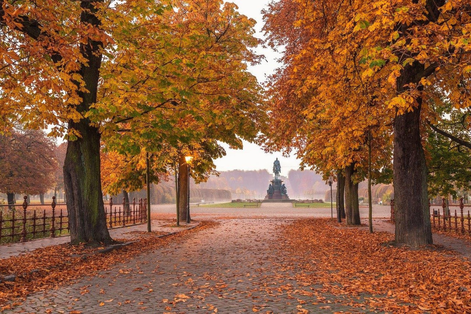 Sonnenuntergang am Schloss Schwerin © SSGK MV / Timm Allrich