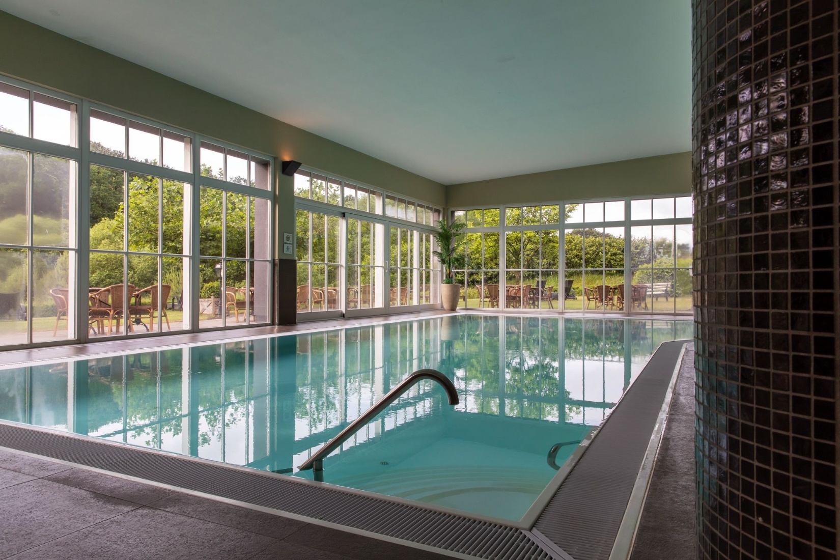 Pool im Wellnessbereich von Schloss Basthorst Hotel Schloss Basthorst/Birgit Kaulfuss