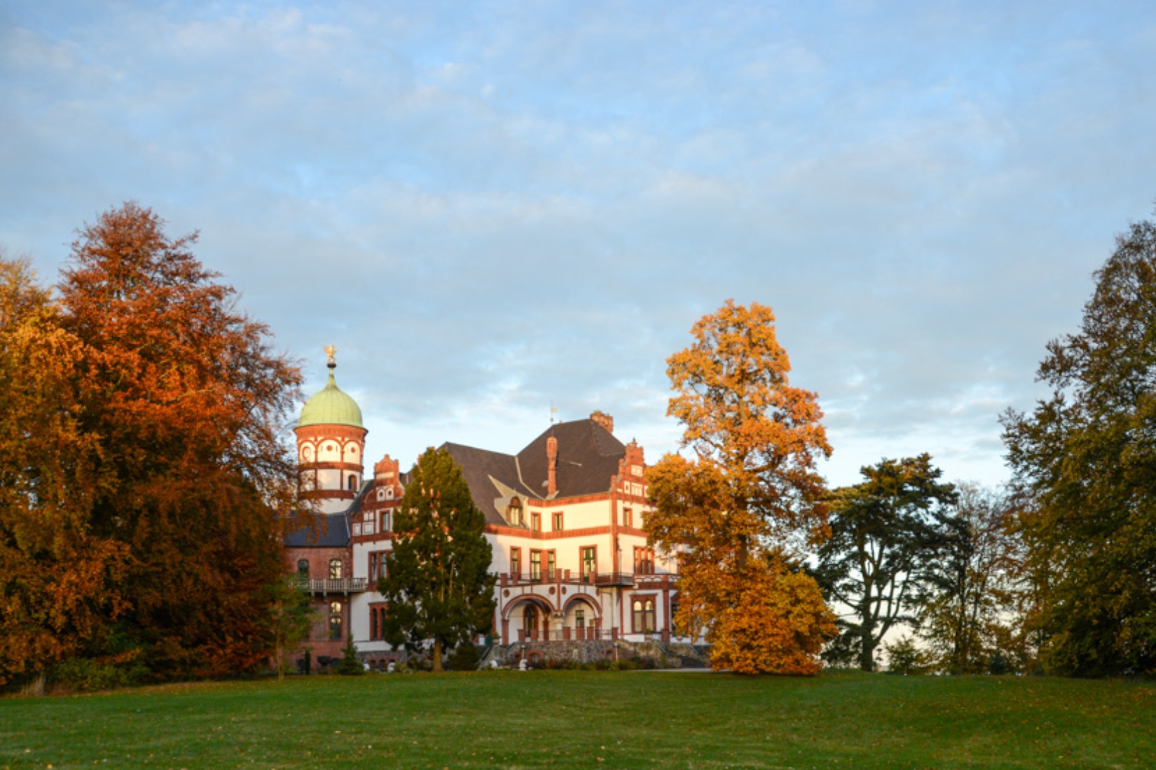 Park um Schloss Wiligrad an der Steilküste des Schweriner Sees © Tourismusverband Mecklenburg-Schwerin