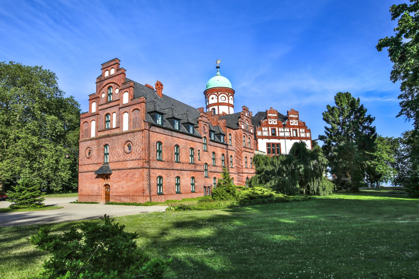 Schloss Wiligrad in traumhafter Lage am Schweriner See TMV/ Gohlke