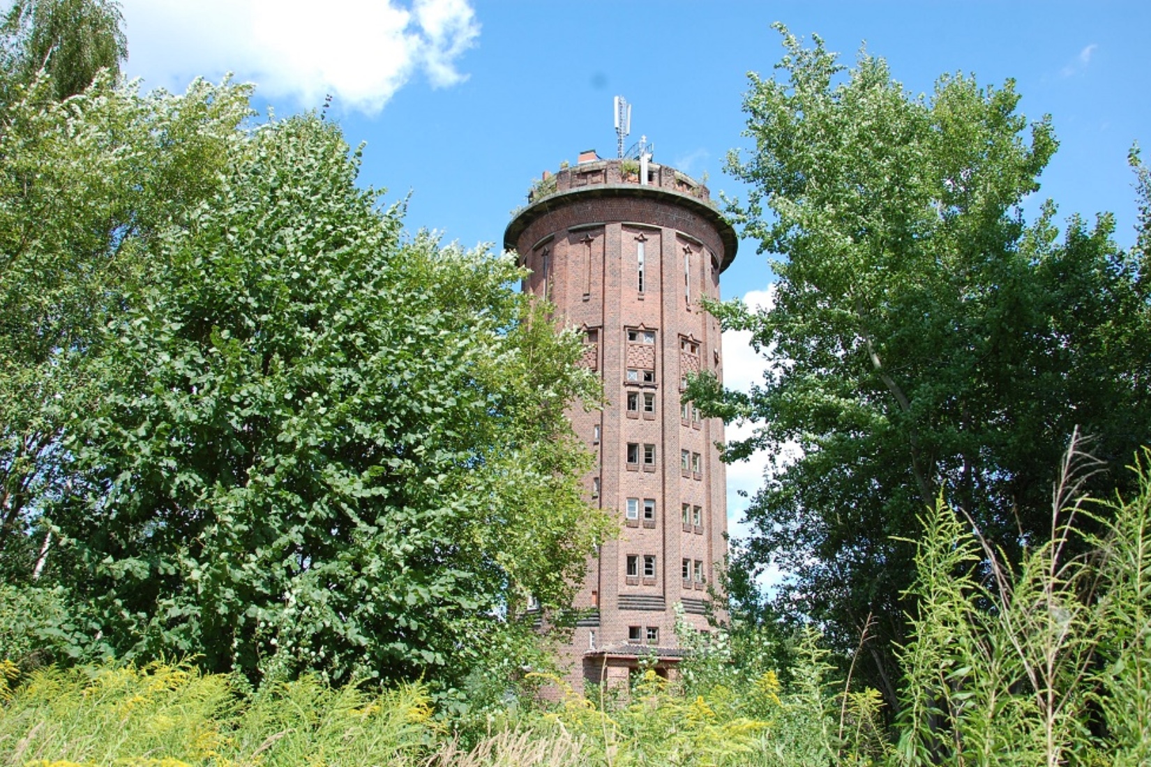 Auch der Wasserturm am Bahnhofsgelände steht unter Denkmalschutz. Gabriele Skorupski