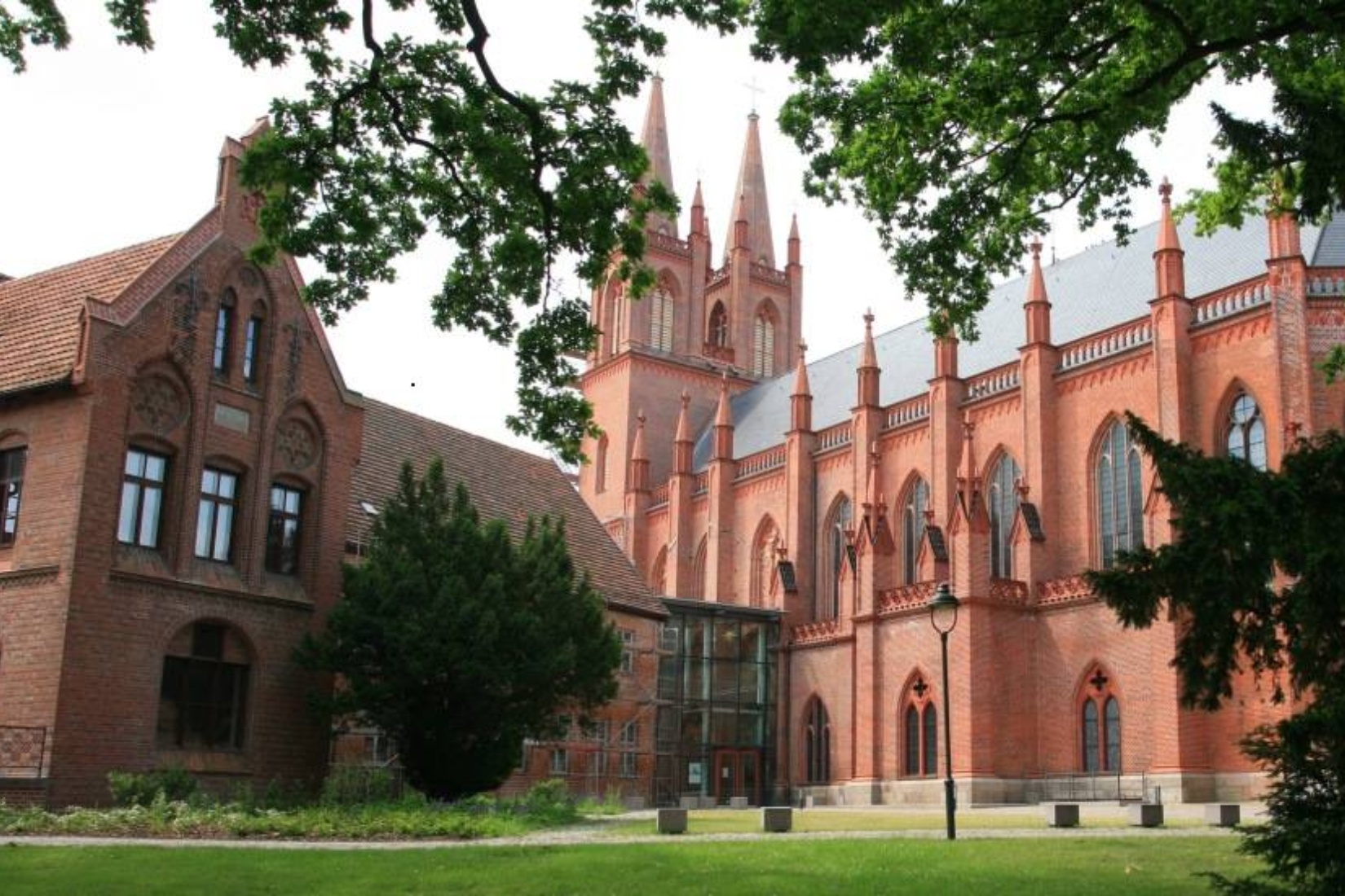 Kloster Dobbertin mit Klosterkirche und Park