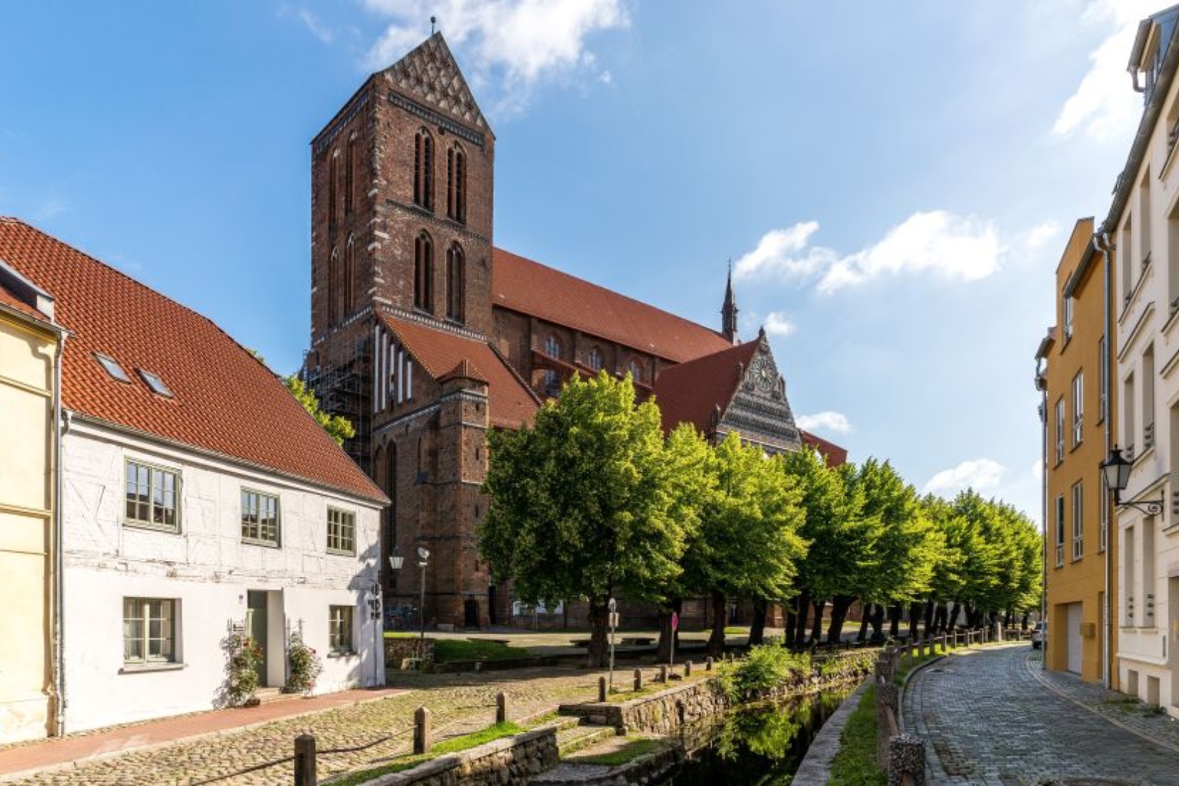 Die St. Nikolai Kirche direkt an der frischen Grube © TZ Wismar, Alexander Rudolph