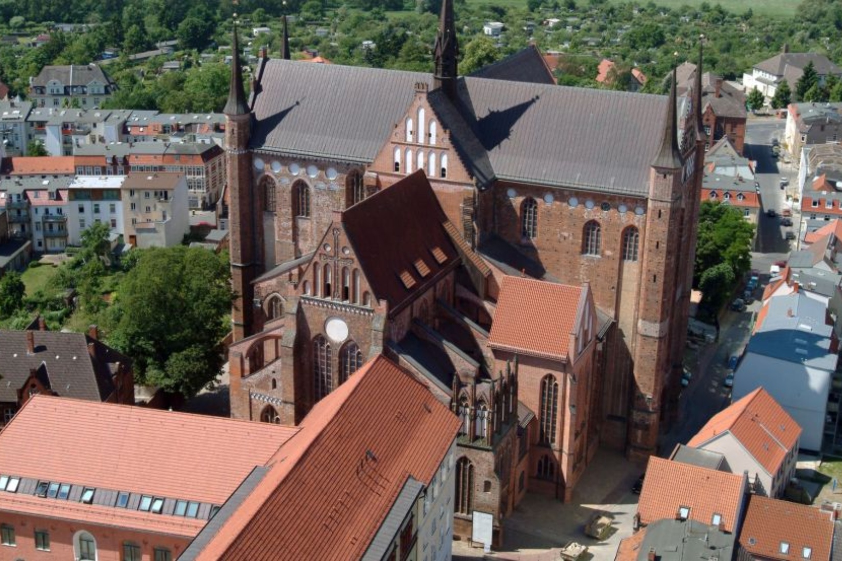 Luftansicht St. Georgen-Kirche © TZ Wismar, H. Volster