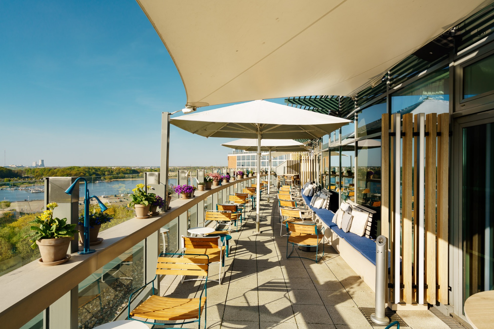 KAI40 Rooftop Bar Terrasse © Radisson Blu Hotel Rostock