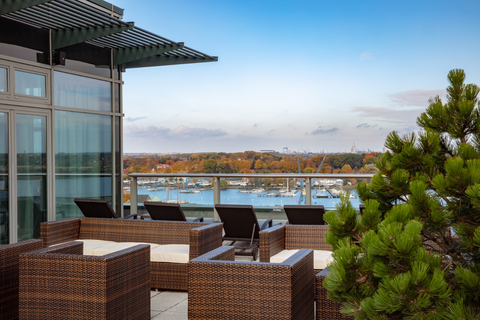 Terrasse Sauna und Fitness Deck (7. OG) © Radisson Blu Hotel Rostock