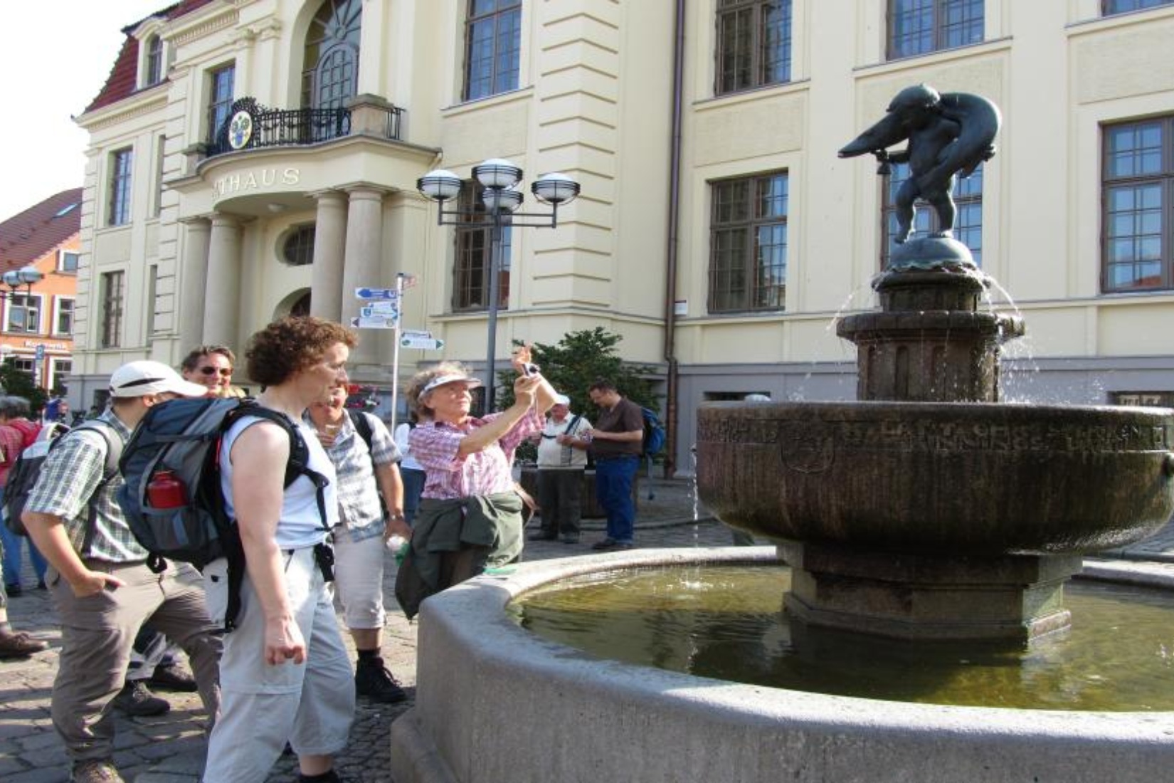 Der Hechtbrunnen - Teterows Wahrzeichen erinnert noch heute an die Schildbürgerstreiche der Altforderen © Jana Koch