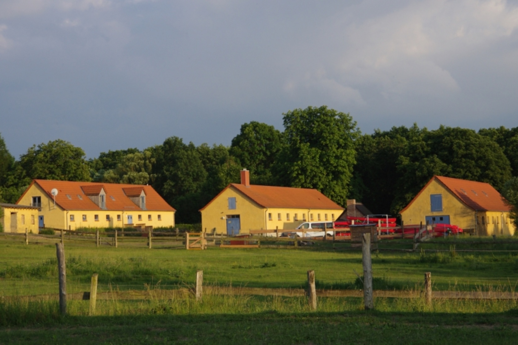 Ansicht des Naturdorfes Eickhof, inmitten des Sternberger Seenland Naturdorf Eickhof/ Abeln