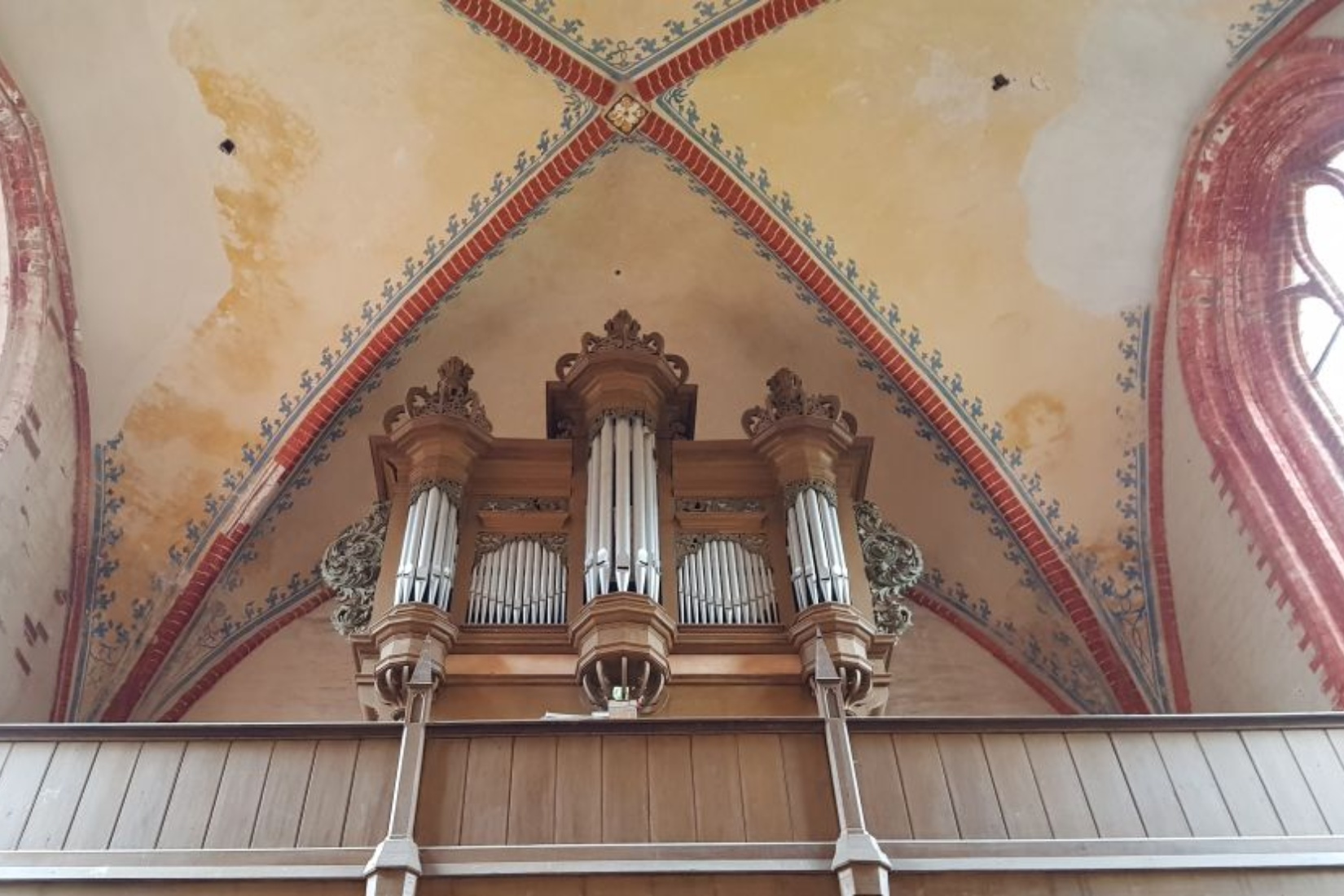 Blick auf die Orgel in der Inselkirche von Poel © VMO, R. Kral