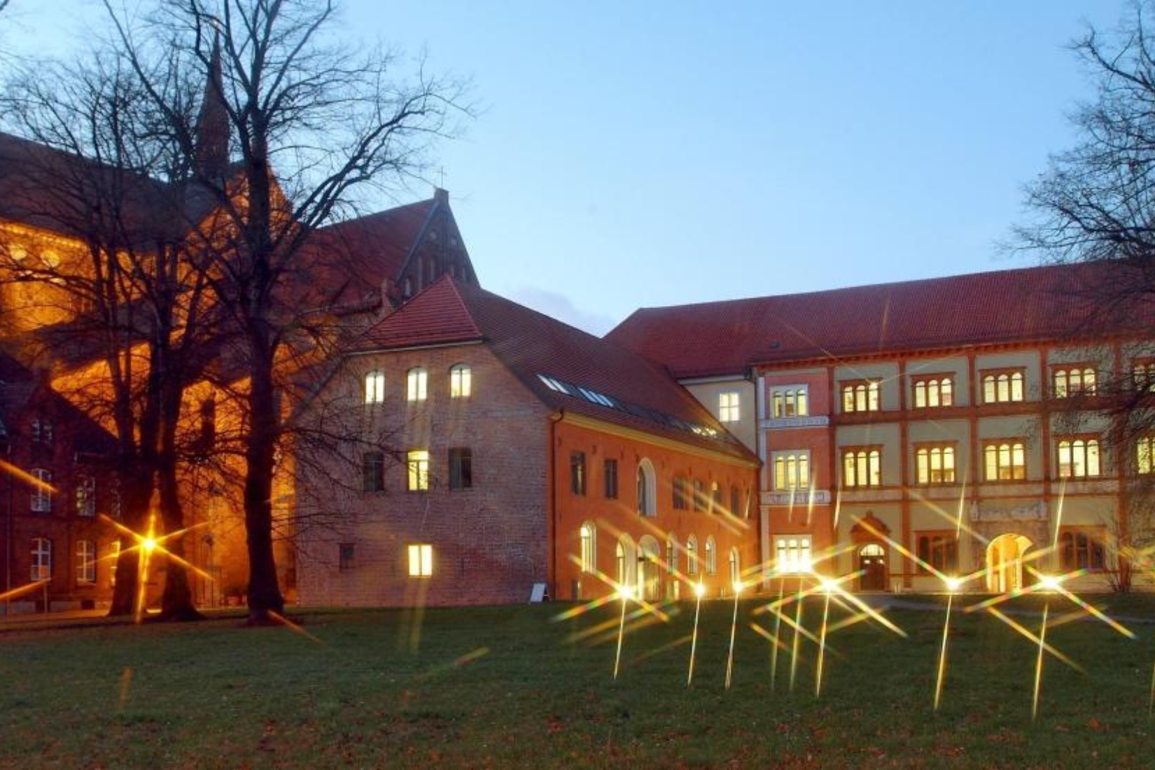 Fürstenhof in der Abenddämmerung © Hansestadt Wismar