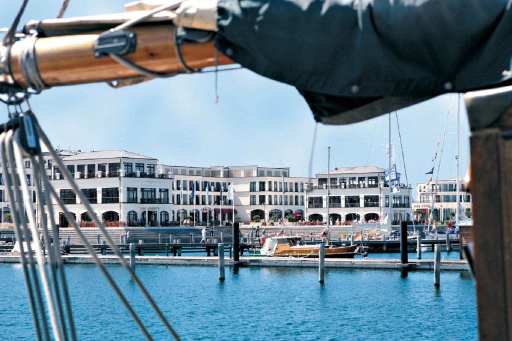 Die Yachthafenresidenz Hohe Düne vom Hafen aus &copy; Yachthafenresidenz Hohe Düne, www.hohe-duene.de