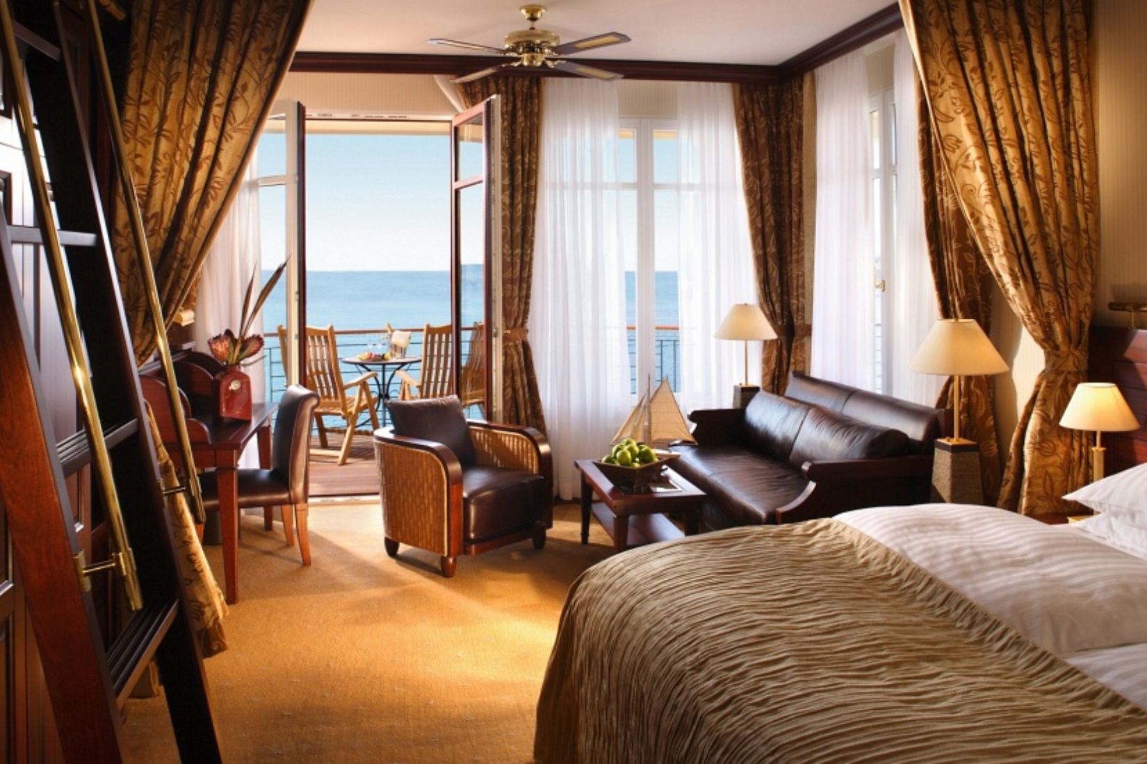 Exklusives Doppelzimmer Skipper's Cabin mit Meerblick in der Yachthafenresidenz Hohe Düne &copy; Yachthafenresidenz Hohe Düne, www.hohe-duene.de