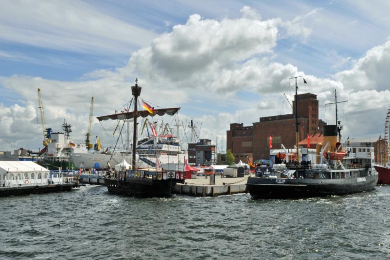 Alter Hafen während der Hafentage im Juni © Jens Meyer