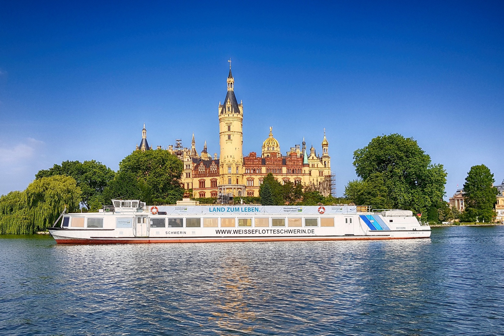 WEISSE FLOTTE Fahrgastschifffahrt Schwerin